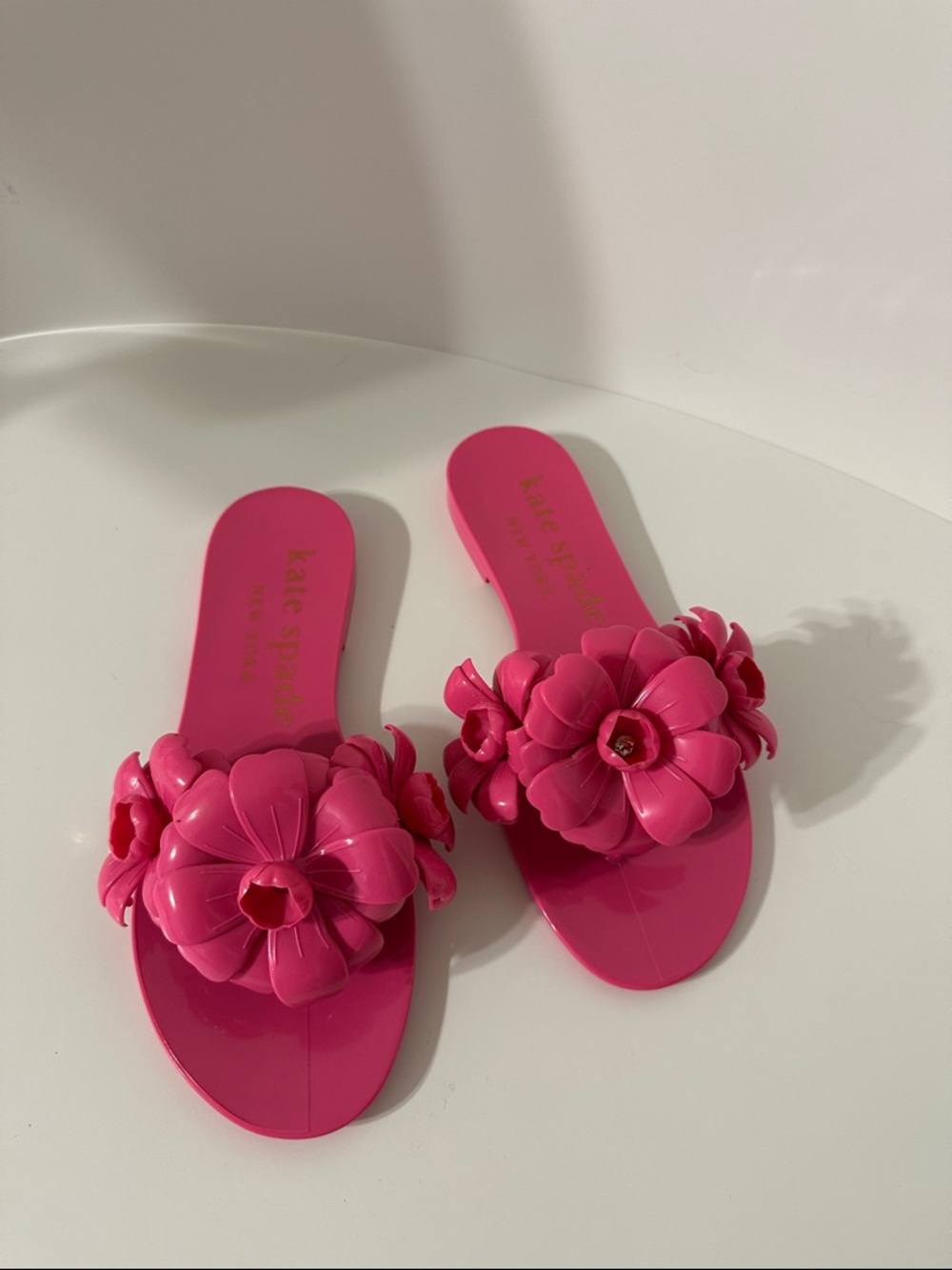 jaylee flip flop 
Kate Spade New York ( run large. Inside measurement: 6.5 in)